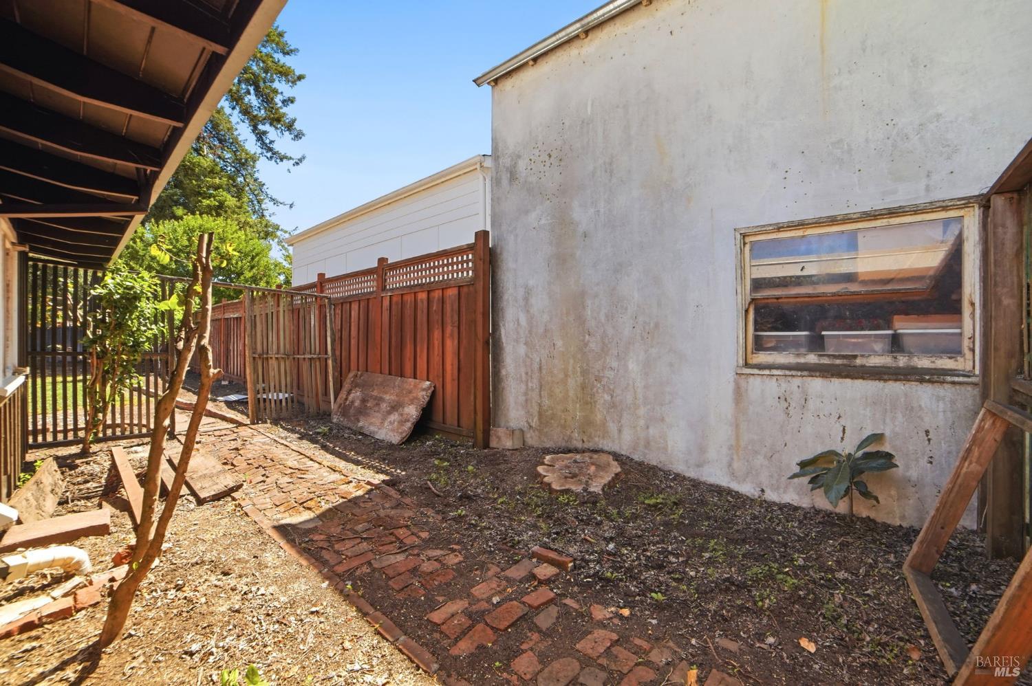1924 Diamond Court