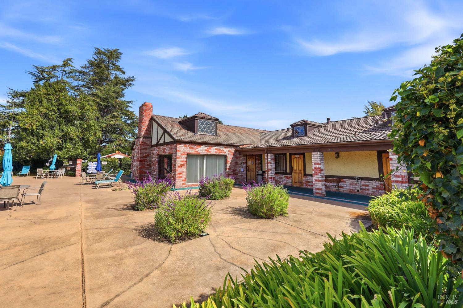 153 Stratford Way