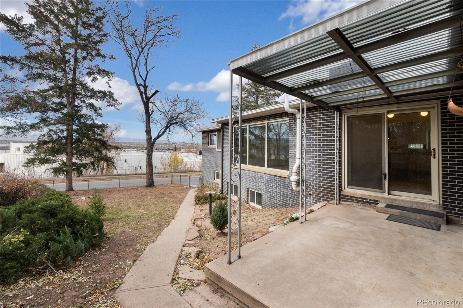 1150 W Stanford Drive