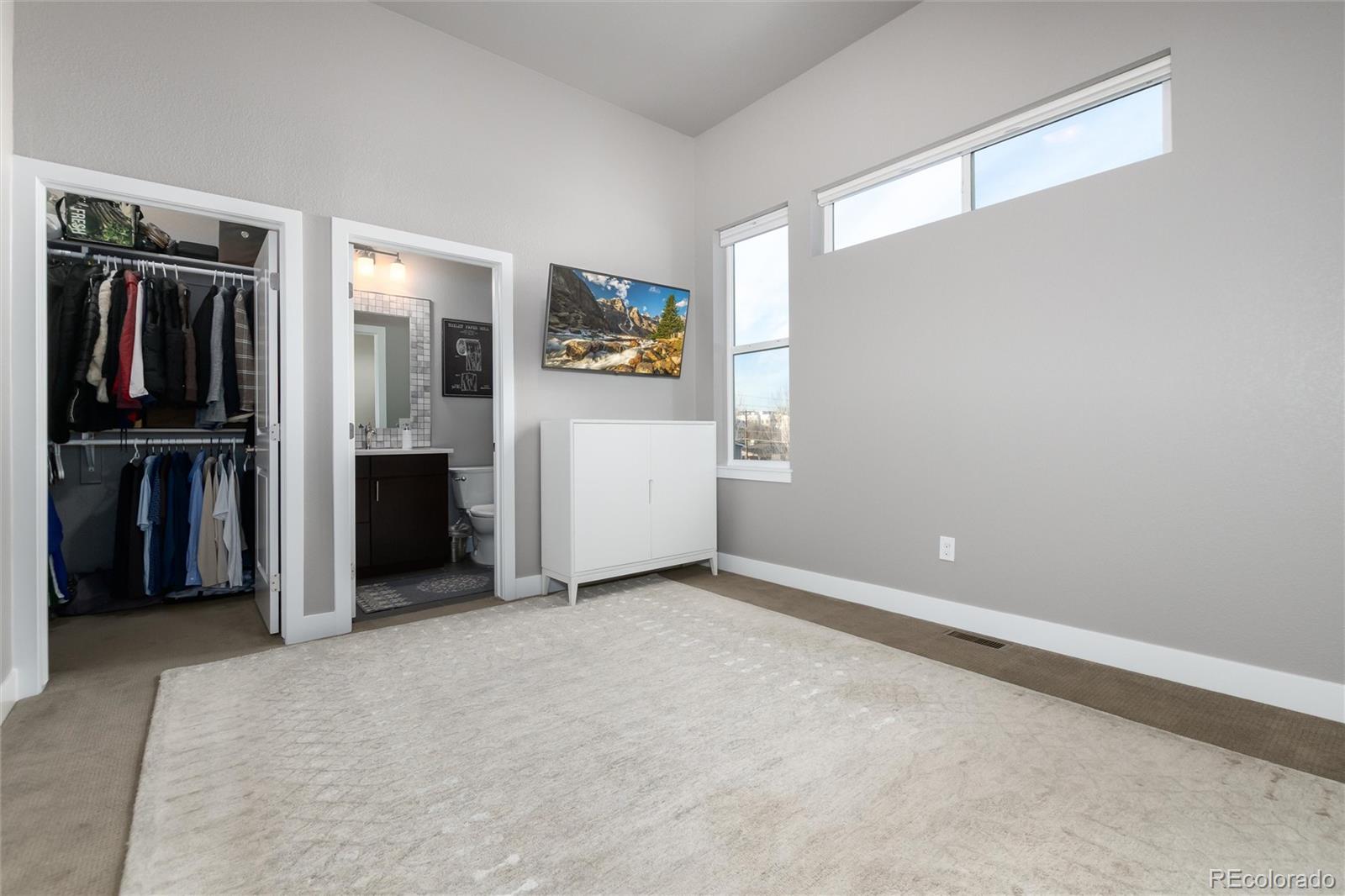 1733 Grove Street Unit: 4