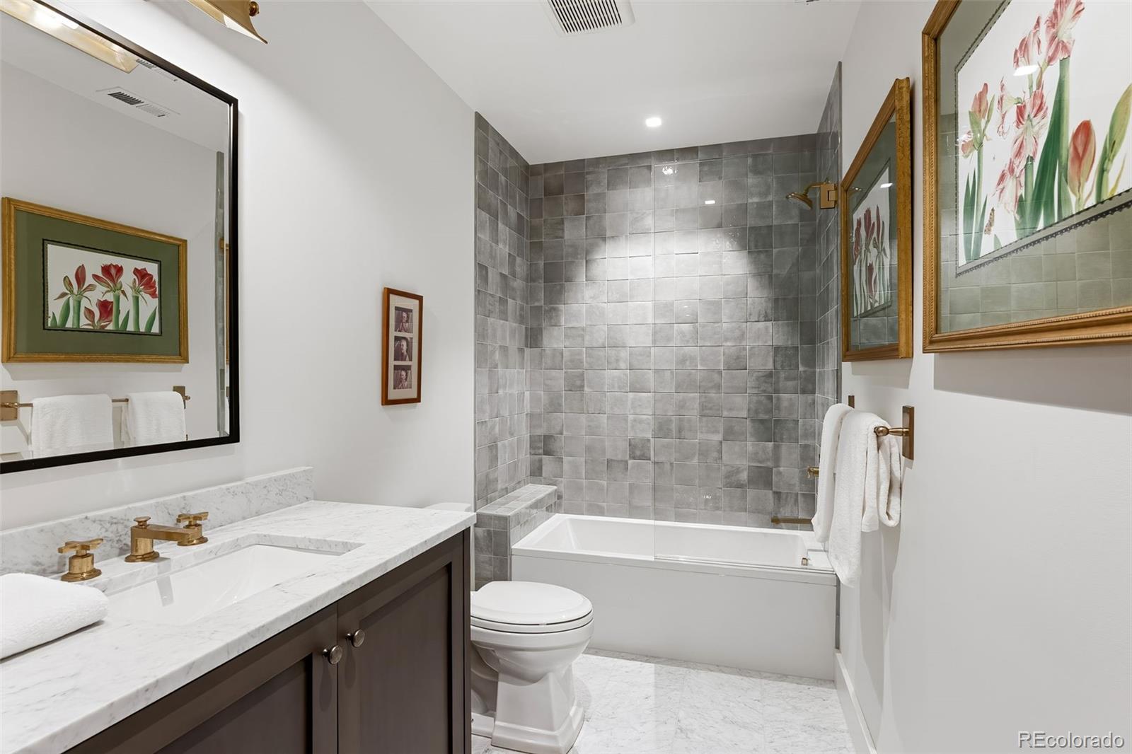 2821 E Cedar Avenue Unit: 18