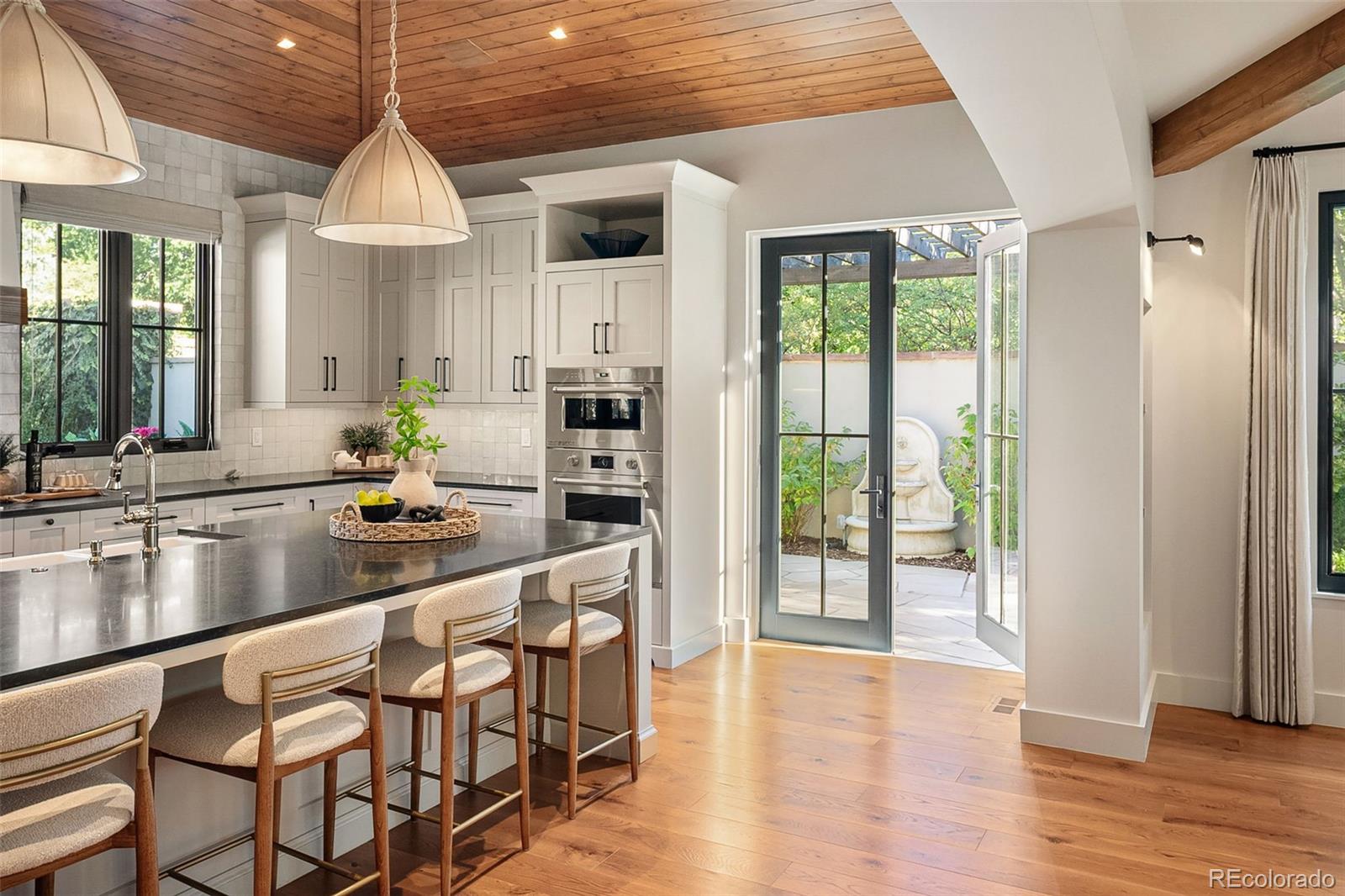 2821 E Cedar Avenue Unit: 18