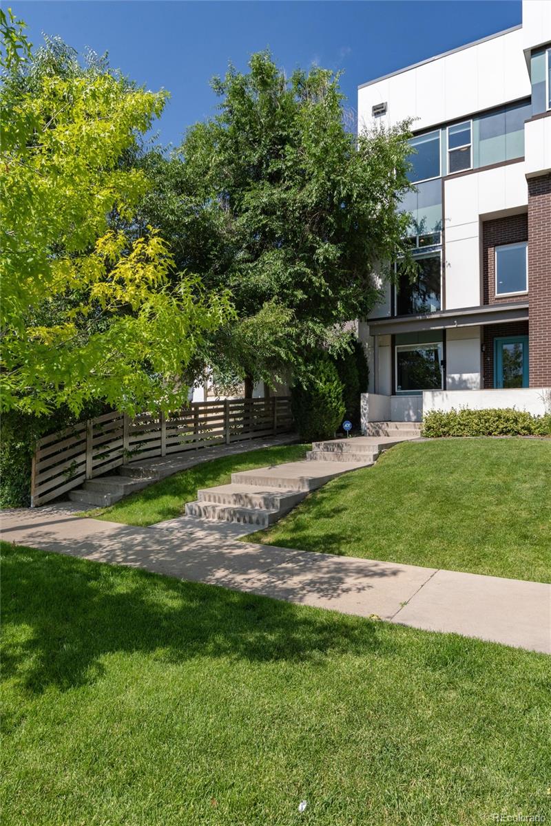 1733 Grove Street Unit: 4
