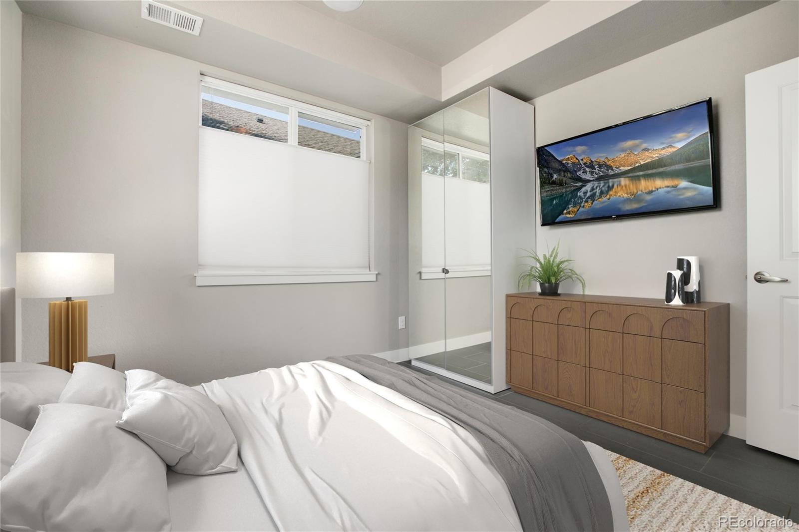 1733 Grove Street Unit: 4