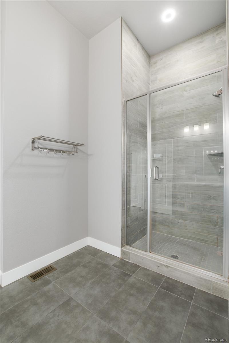 1733 Grove Street Unit: 4