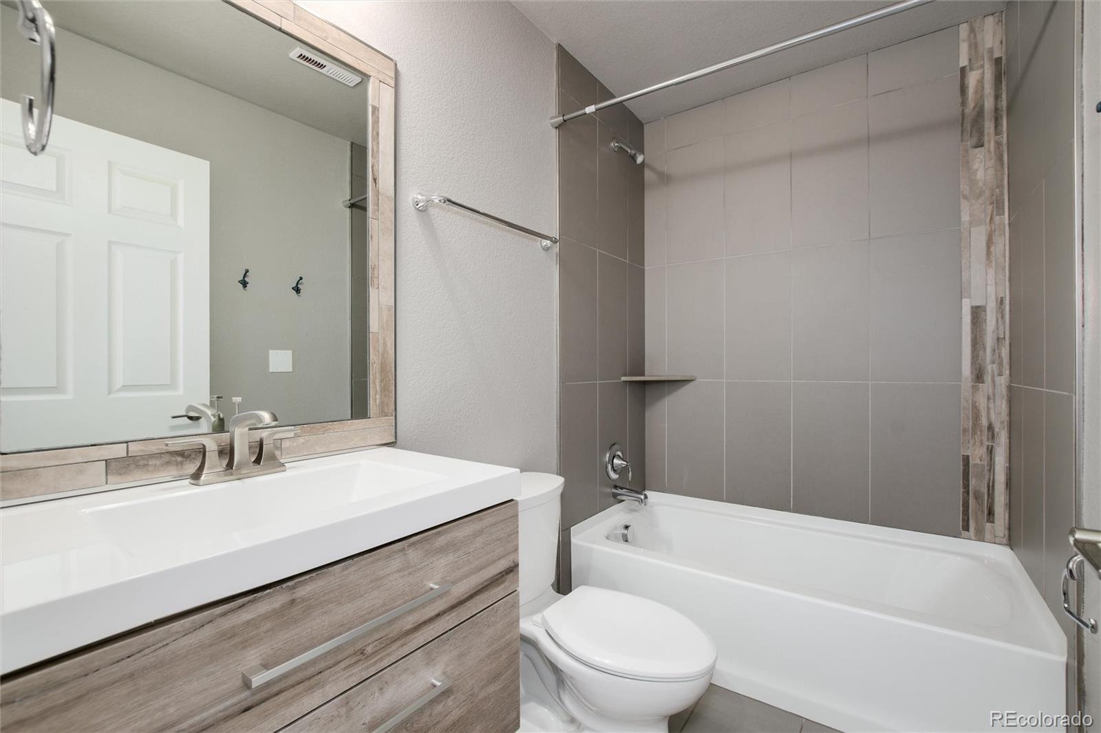 1733 Grove Street Unit: 4