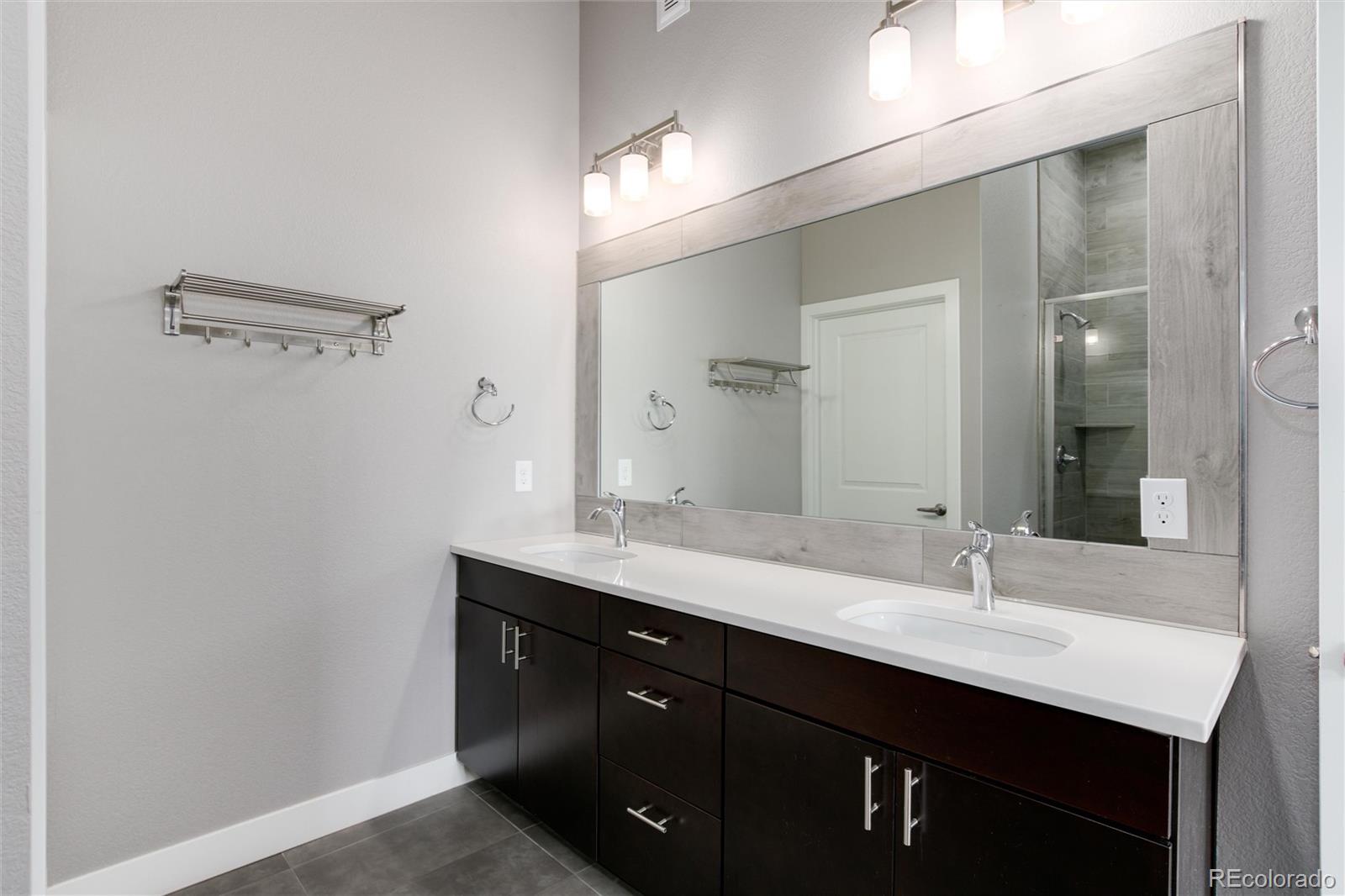 1733 Grove Street Unit: 4