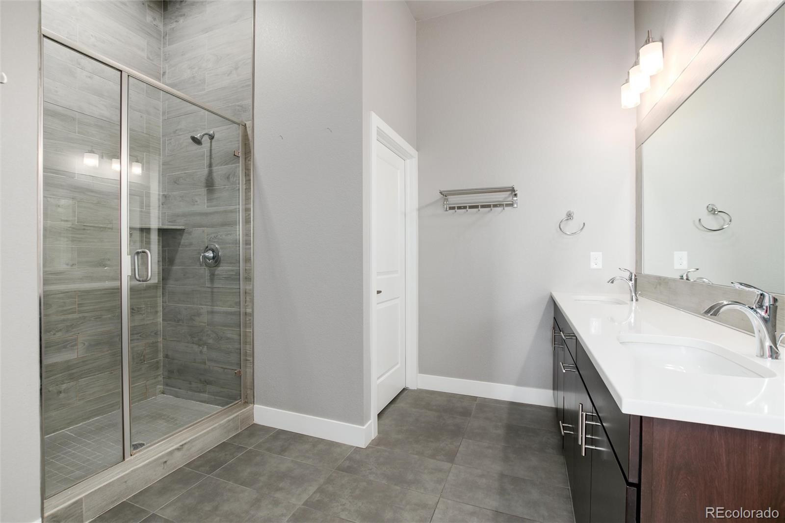 1733 Grove Street Unit: 4