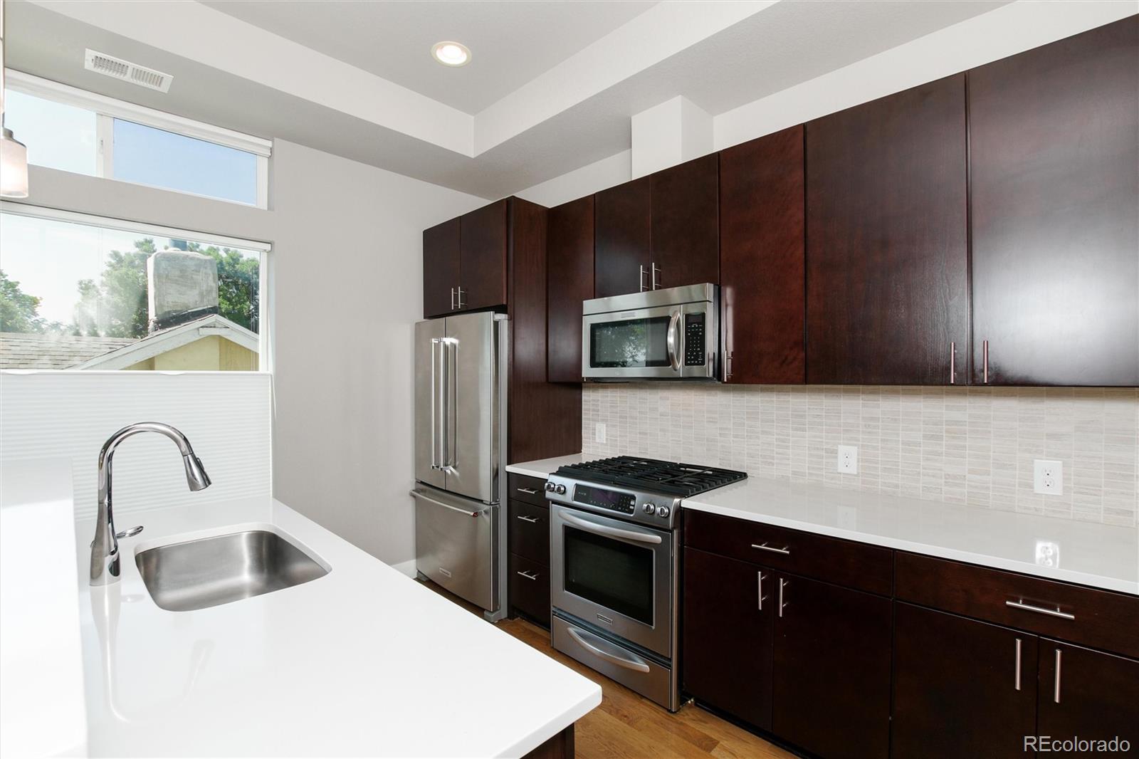 1733 Grove Street Unit: 4