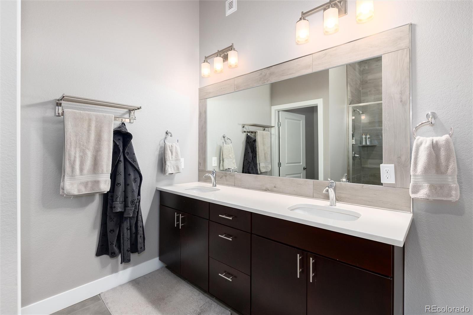 1733 Grove Street Unit: 4