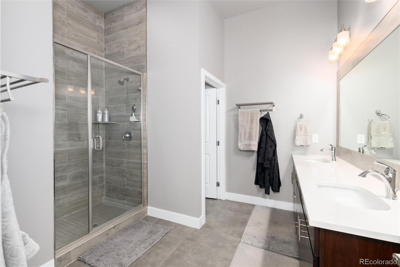 1733 Grove Street Unit: 4