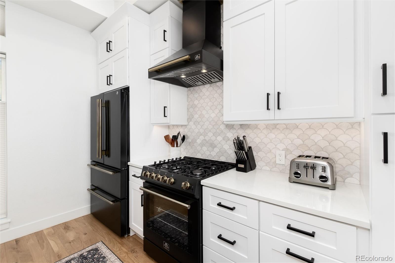 1733 Grove Street Unit: 4