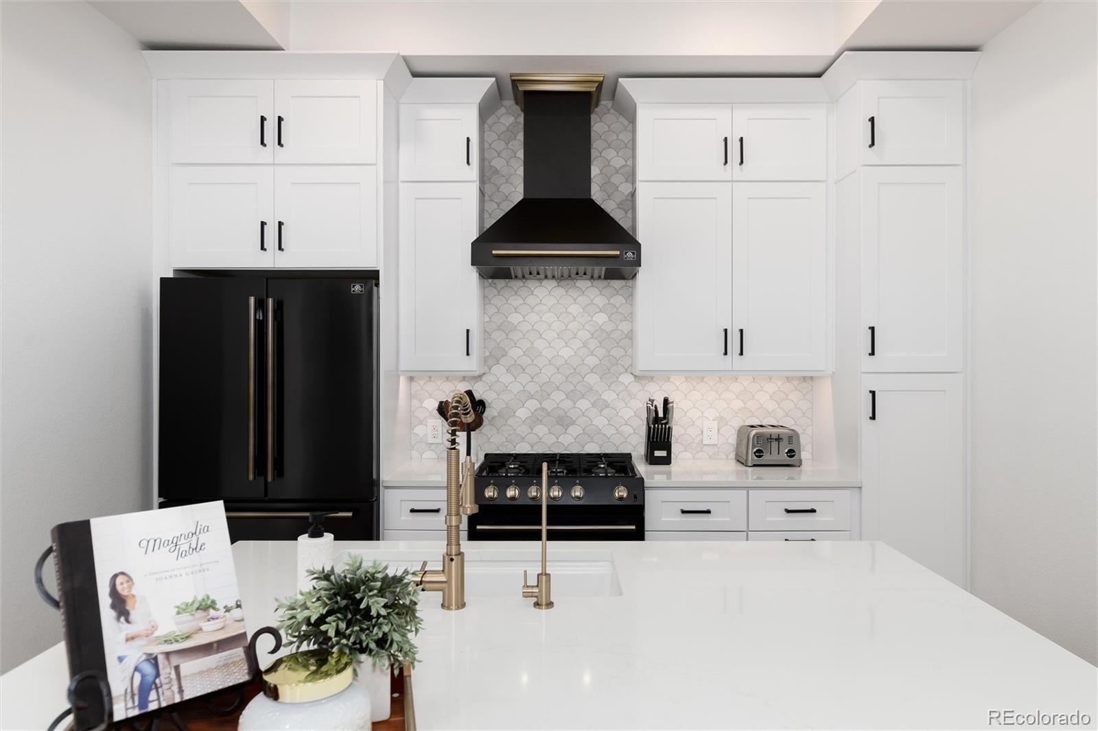 1733 Grove Street Unit: 4