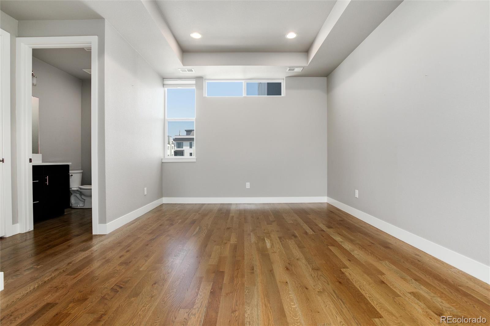 1733 Grove Street Unit: 4