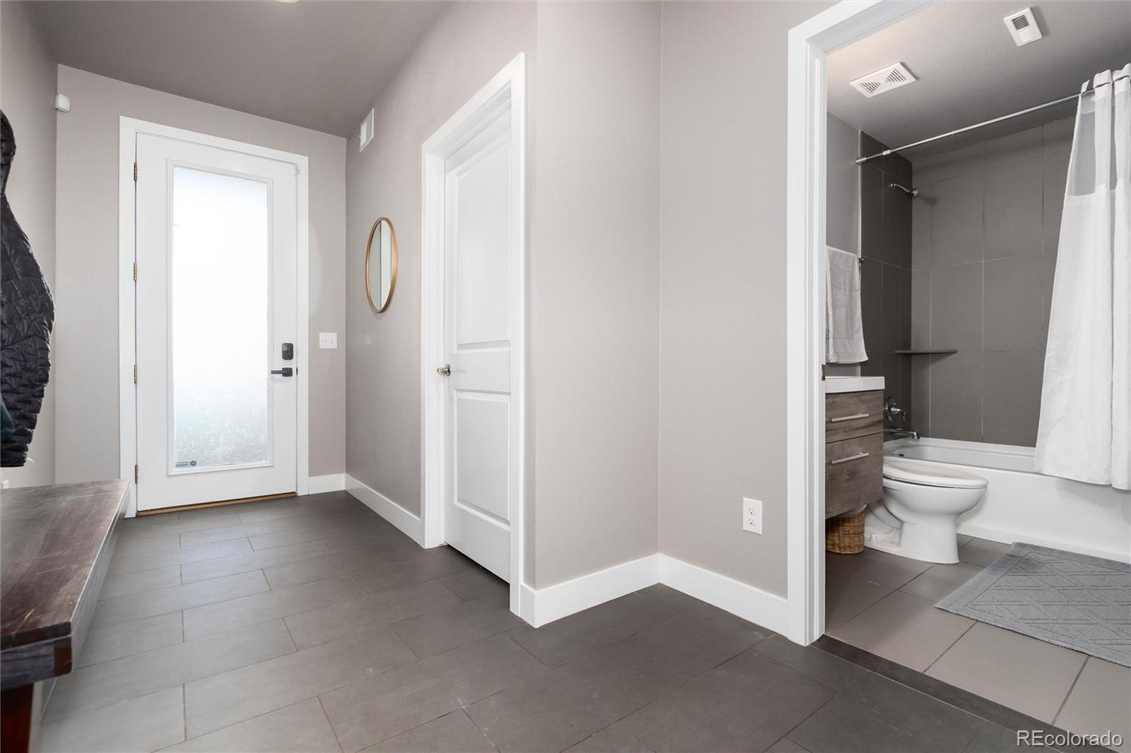 1733 Grove Street Unit: 4