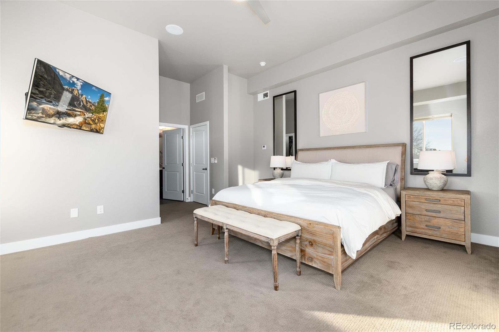 1733 Grove Street Unit: 4