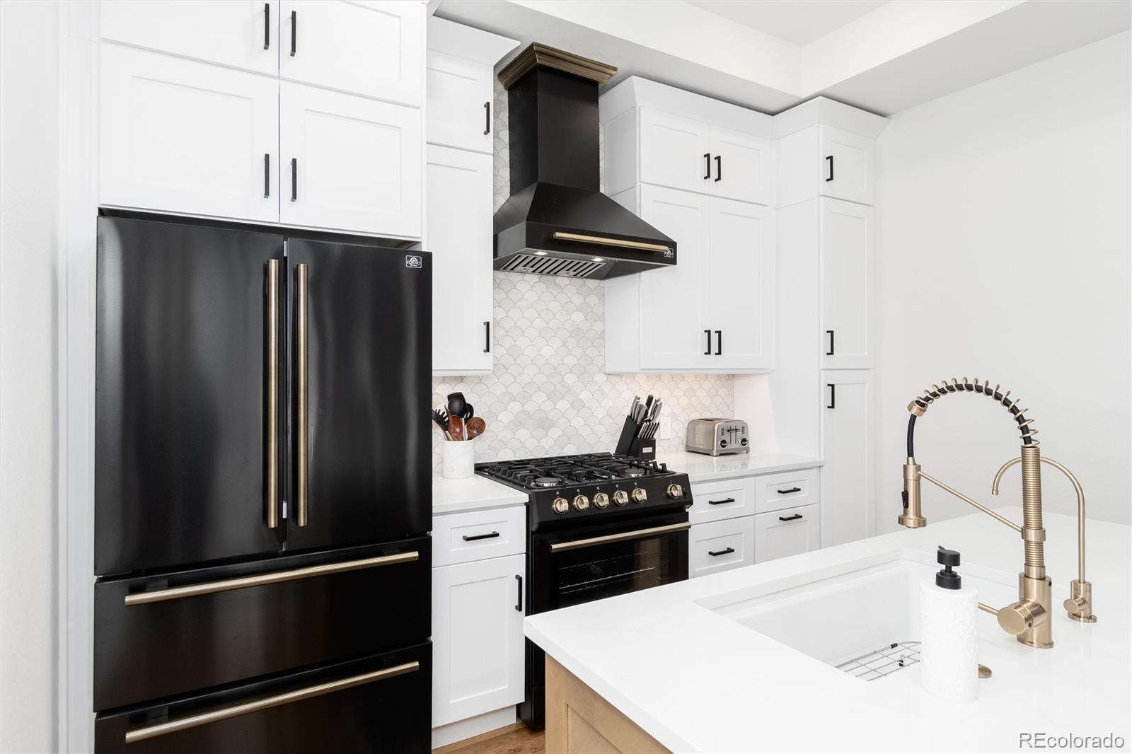 1733 Grove Street Unit: 4