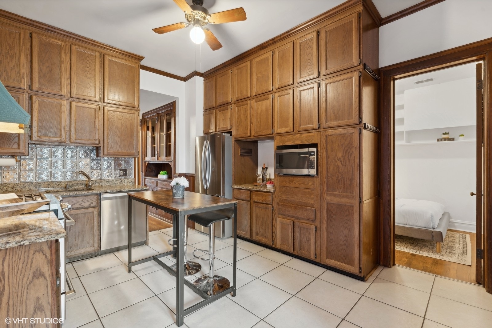 2736 N SEMINARY Avenue Unit: 2