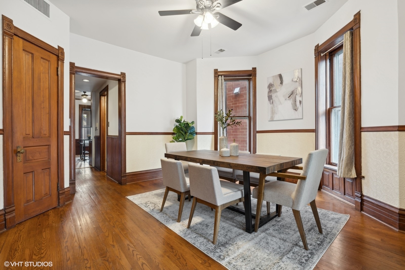 2736 N SEMINARY Avenue Unit: 2