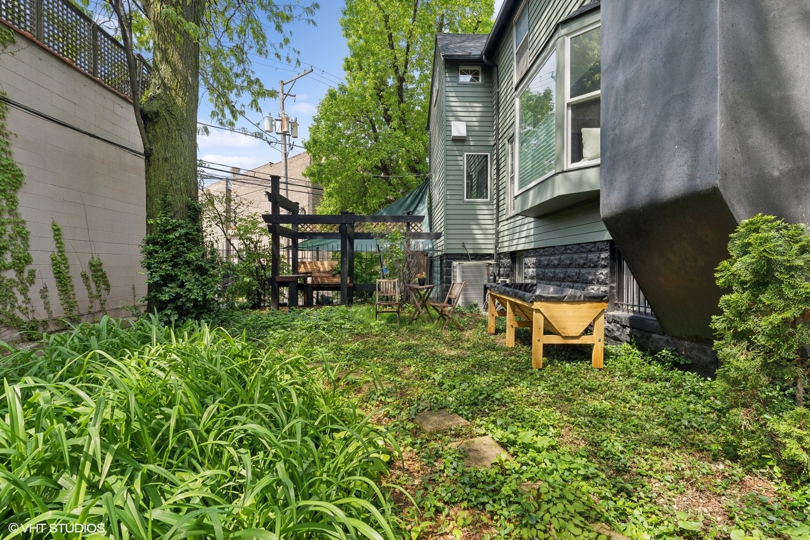 2736 N SEMINARY Avenue Unit: 2