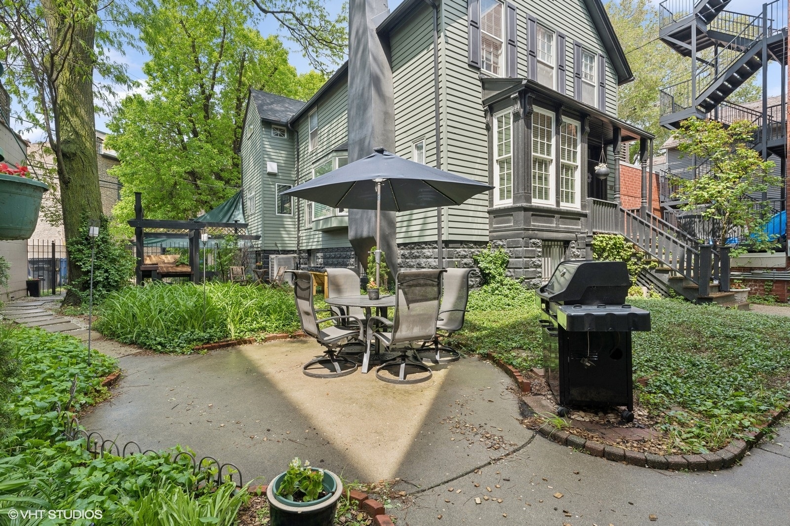 2736 N SEMINARY Avenue Unit: 2