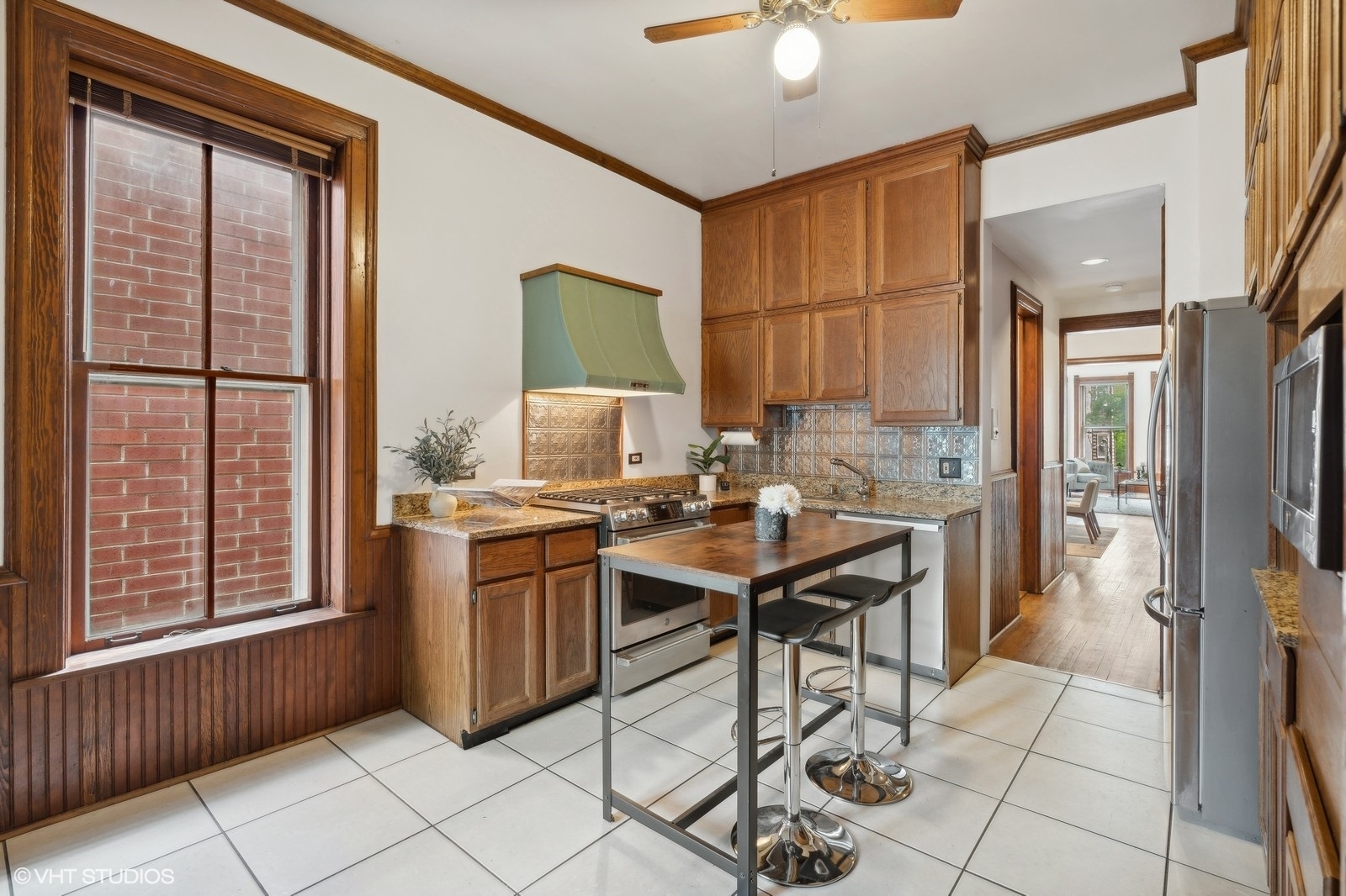 2736 N SEMINARY Avenue Unit: 2