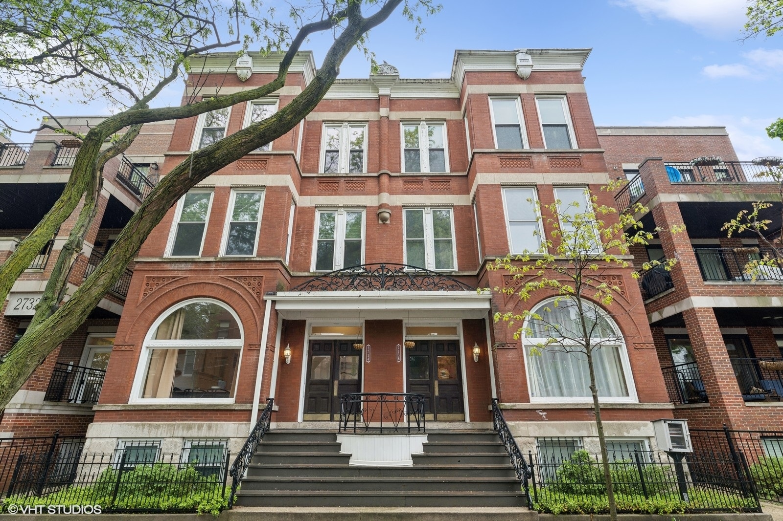 2736 N SEMINARY Avenue Unit: 2