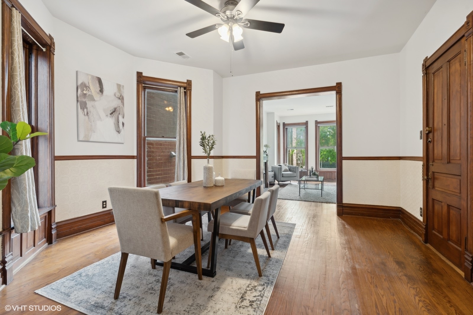 2736 N SEMINARY Avenue Unit: 2