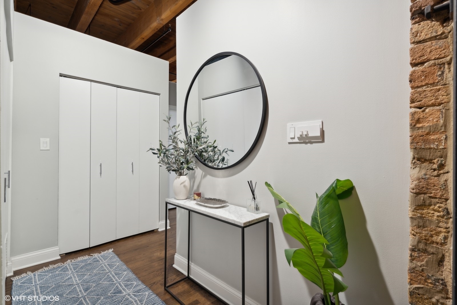 300 W GRAND Avenue Unit: 309