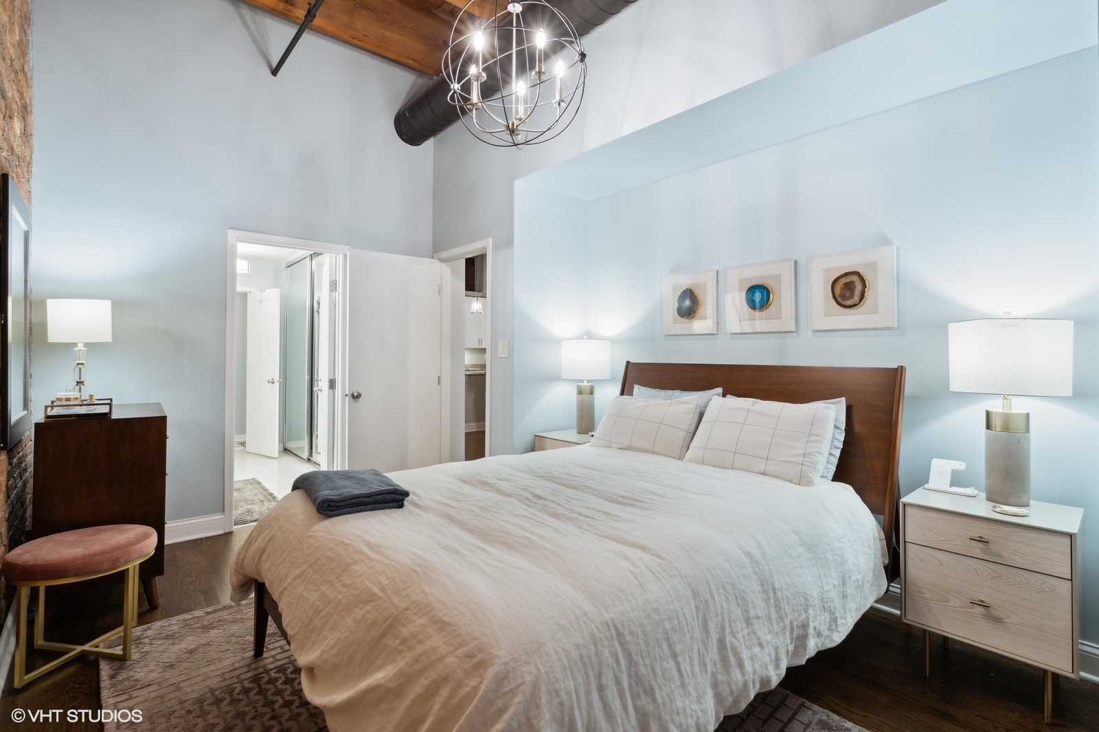 300 W GRAND Avenue Unit: 309