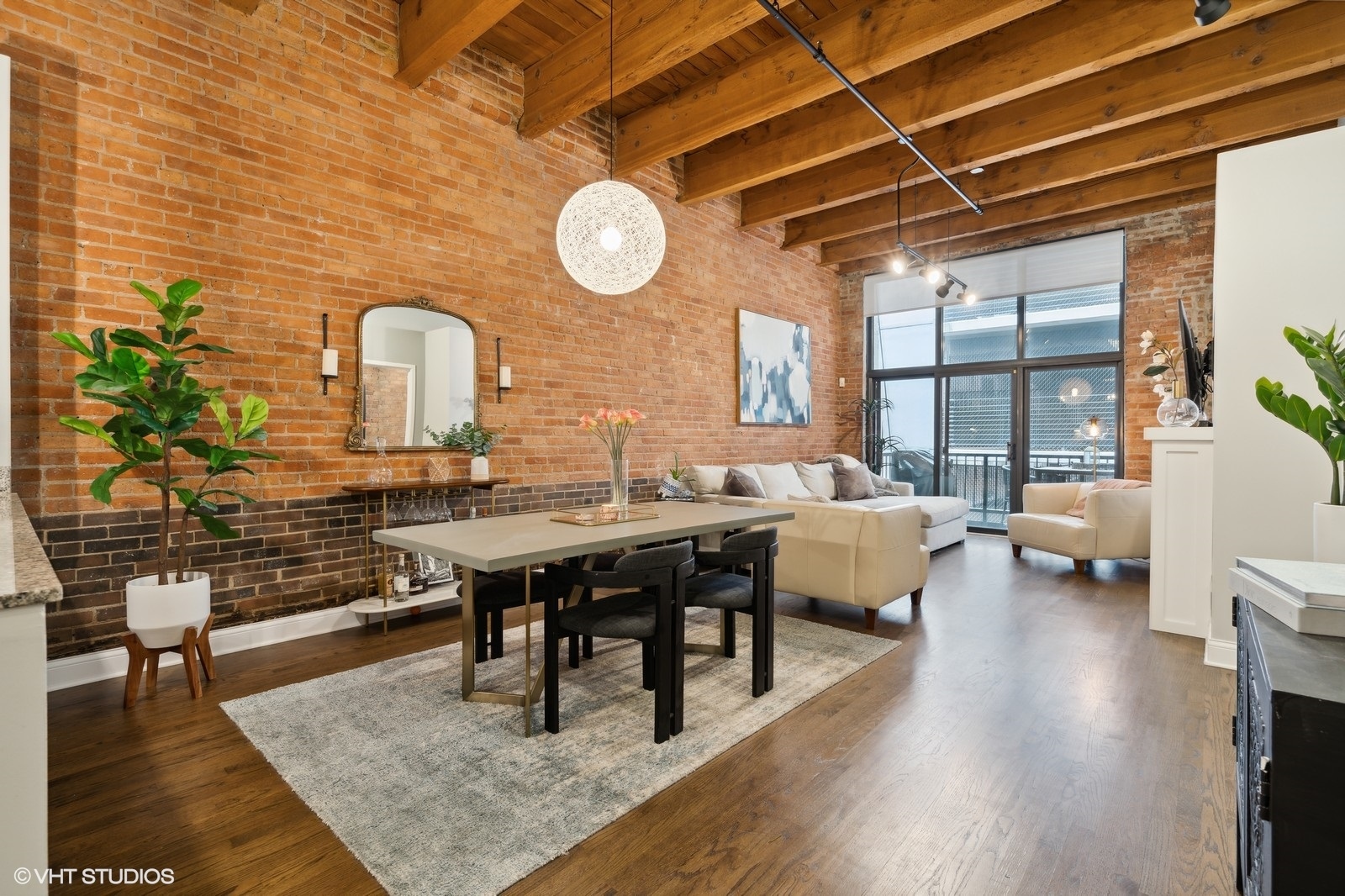 300 W GRAND Avenue Unit: 309