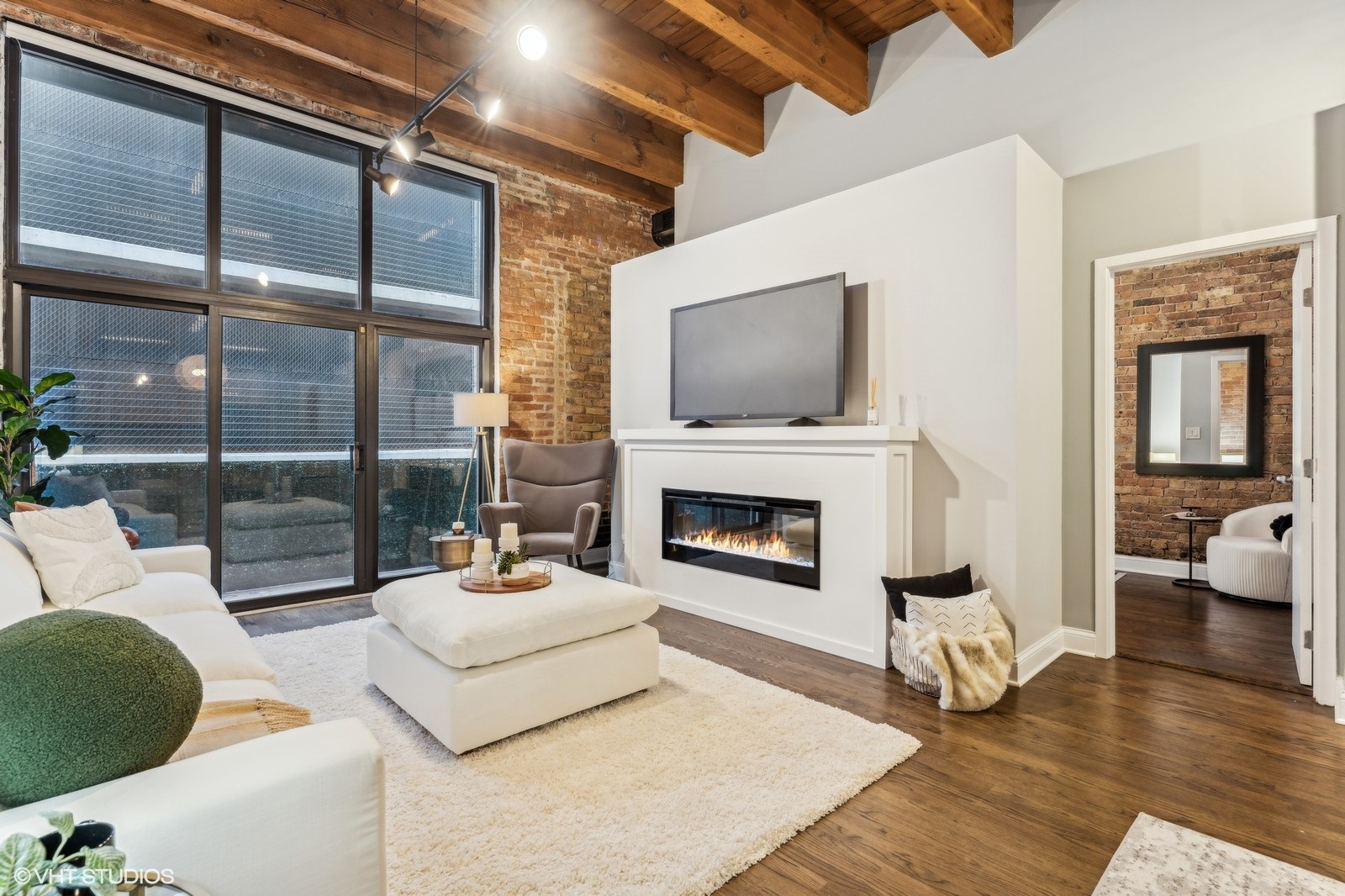 300 W GRAND Avenue Unit: 309