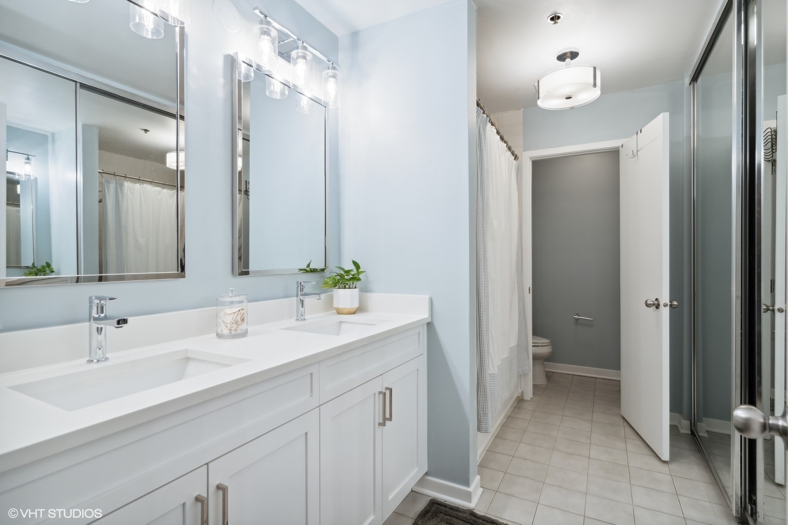 300 W GRAND Avenue Unit: 309