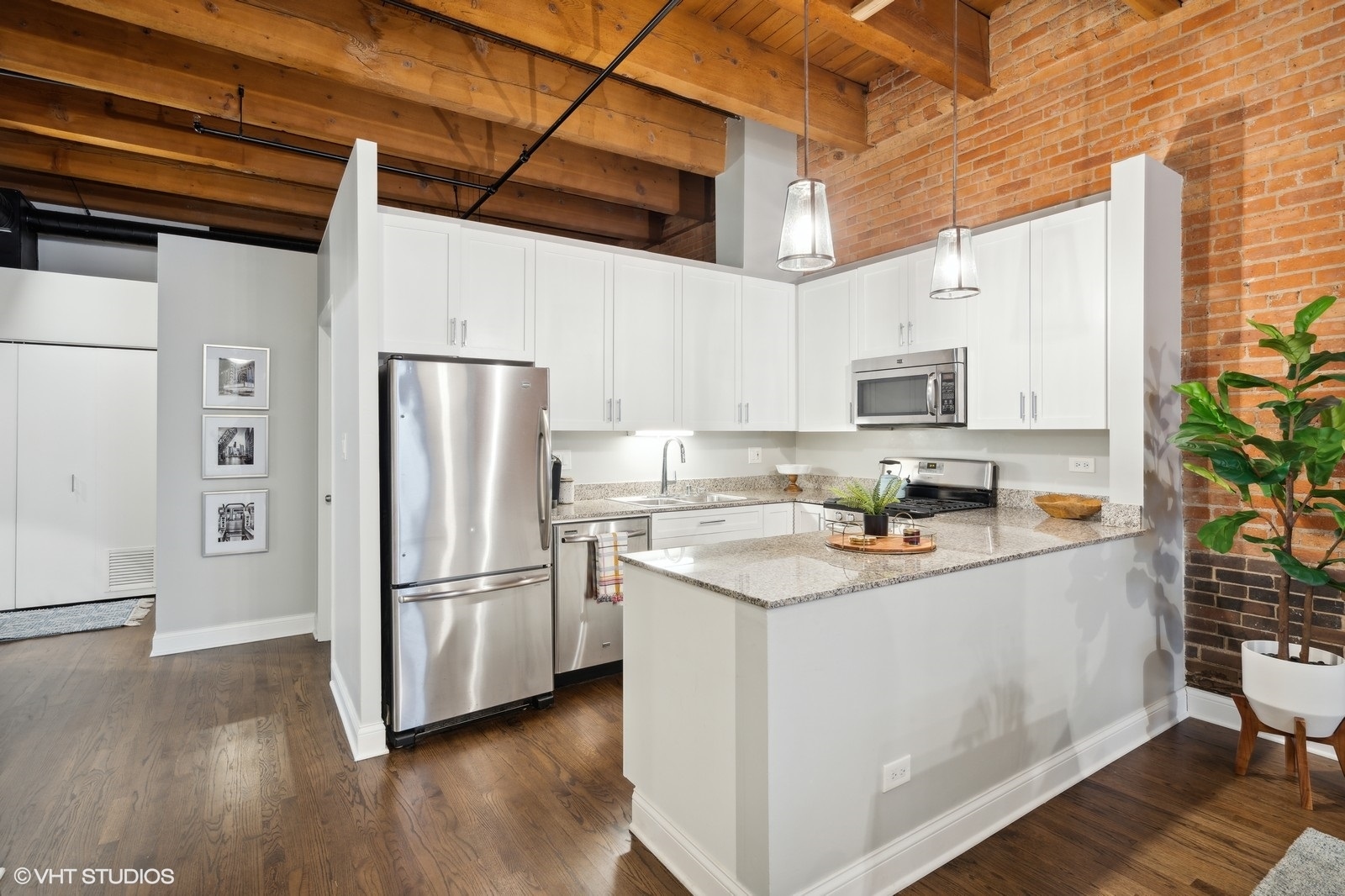 300 W GRAND Avenue Unit: 309