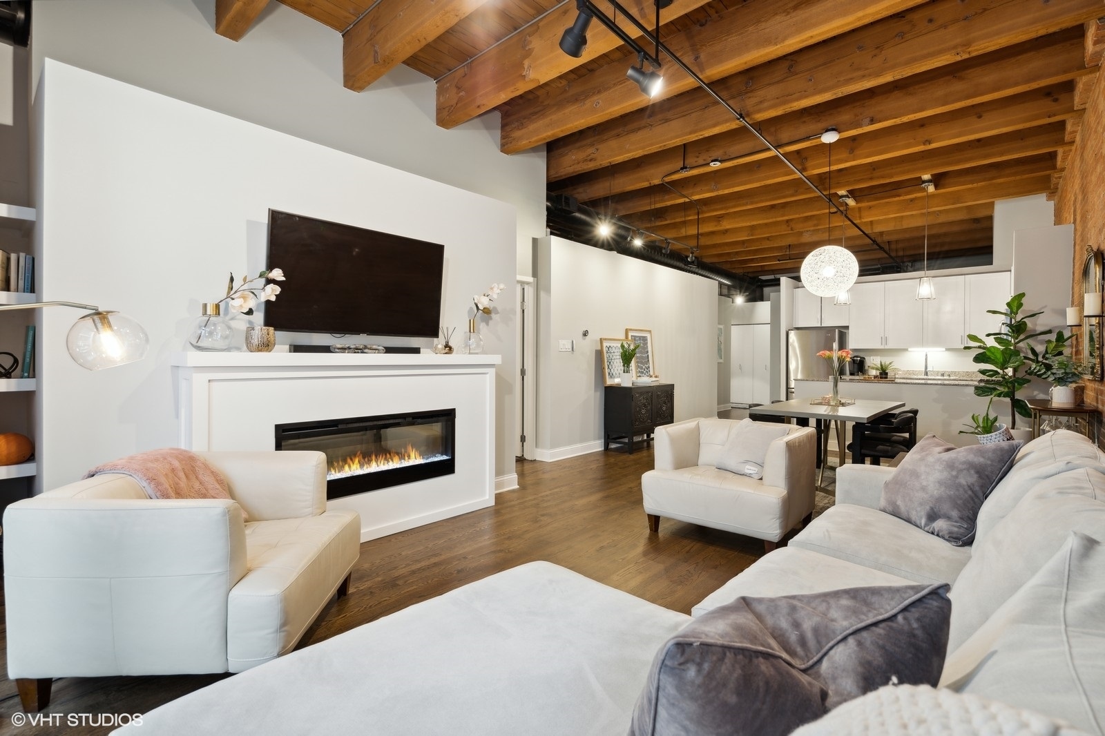 300 W GRAND Avenue Unit: 309