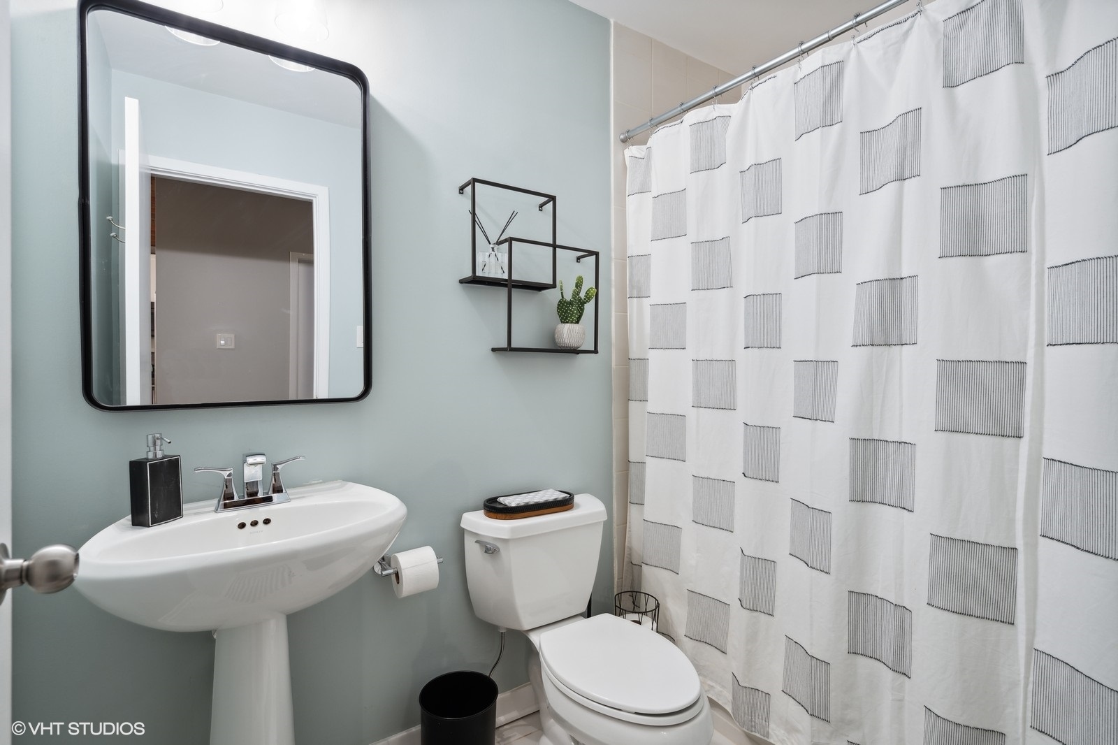 300 W GRAND Avenue Unit: 309