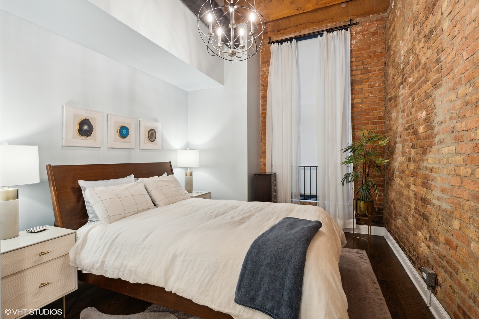 300 W GRAND Avenue Unit: 309