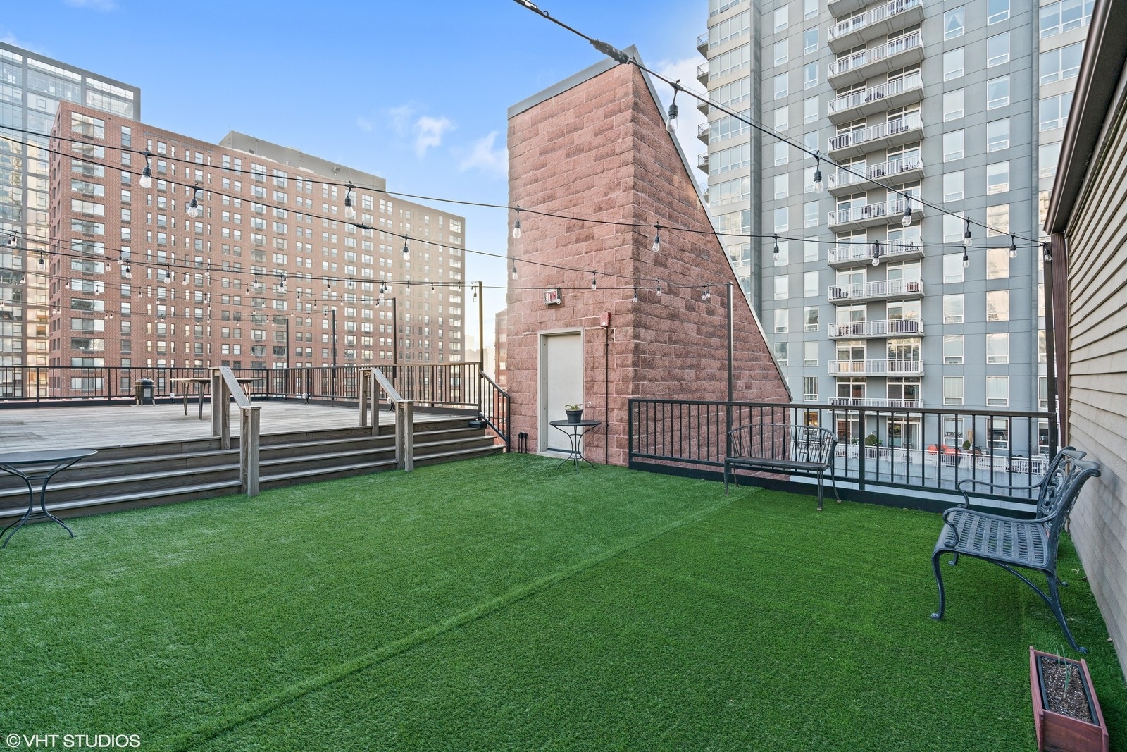 300 W GRAND Avenue Unit: 309