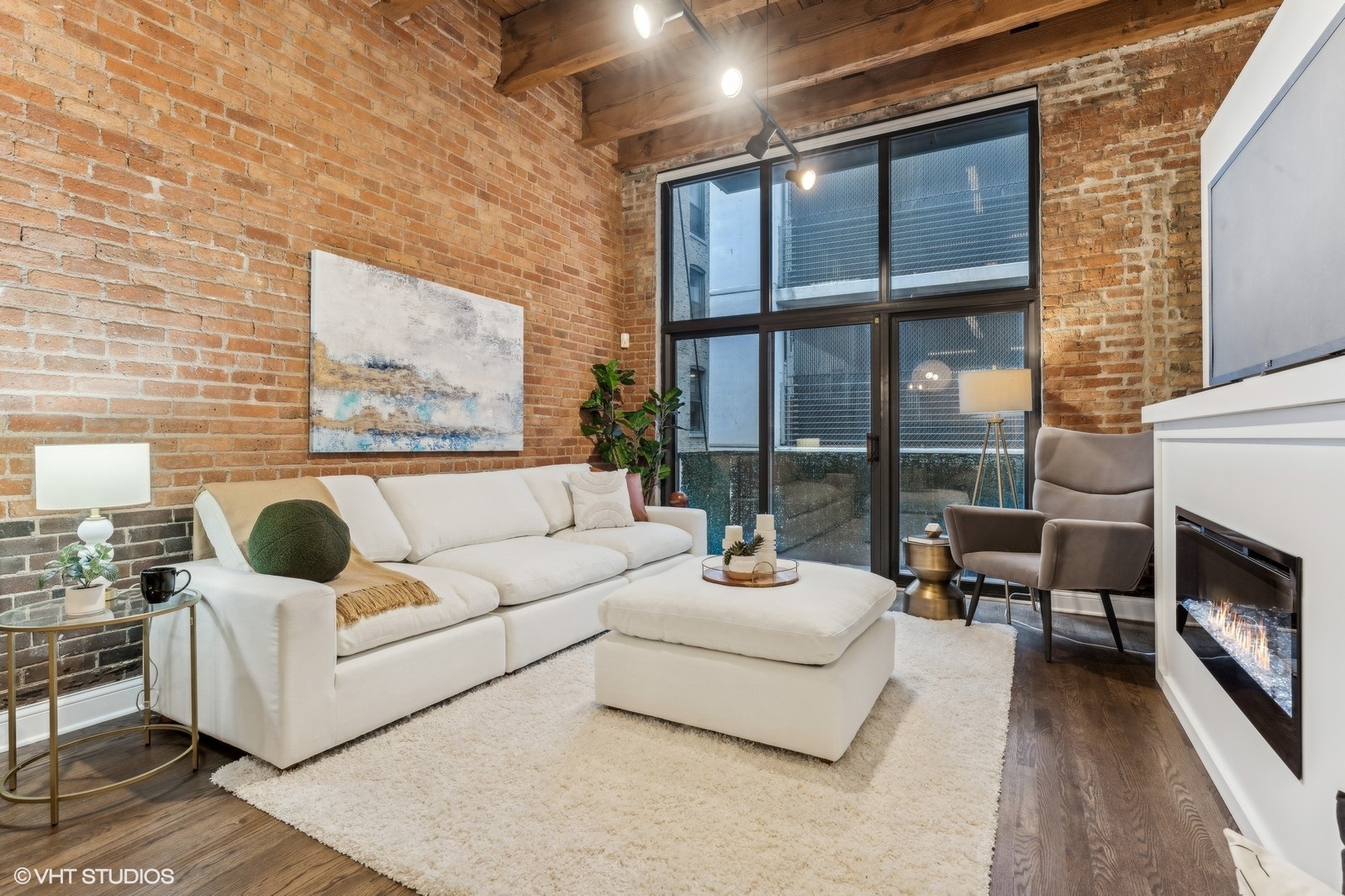 300 W GRAND Avenue Unit: 309