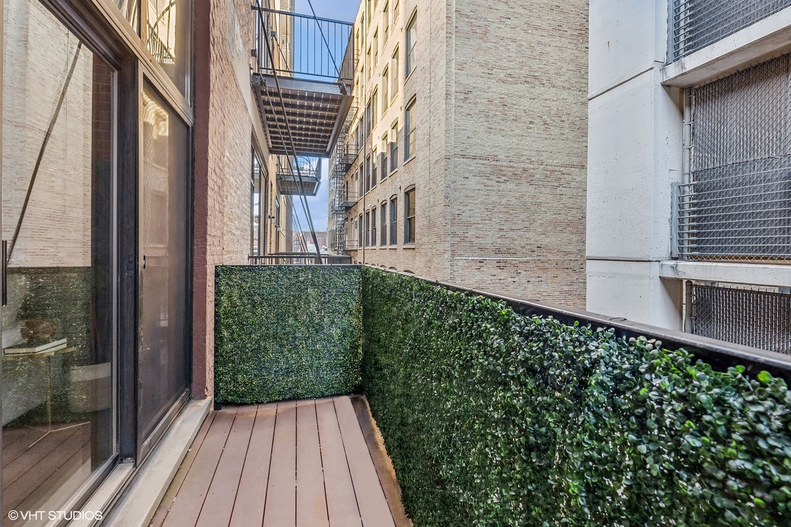 300 W GRAND Avenue Unit: 309