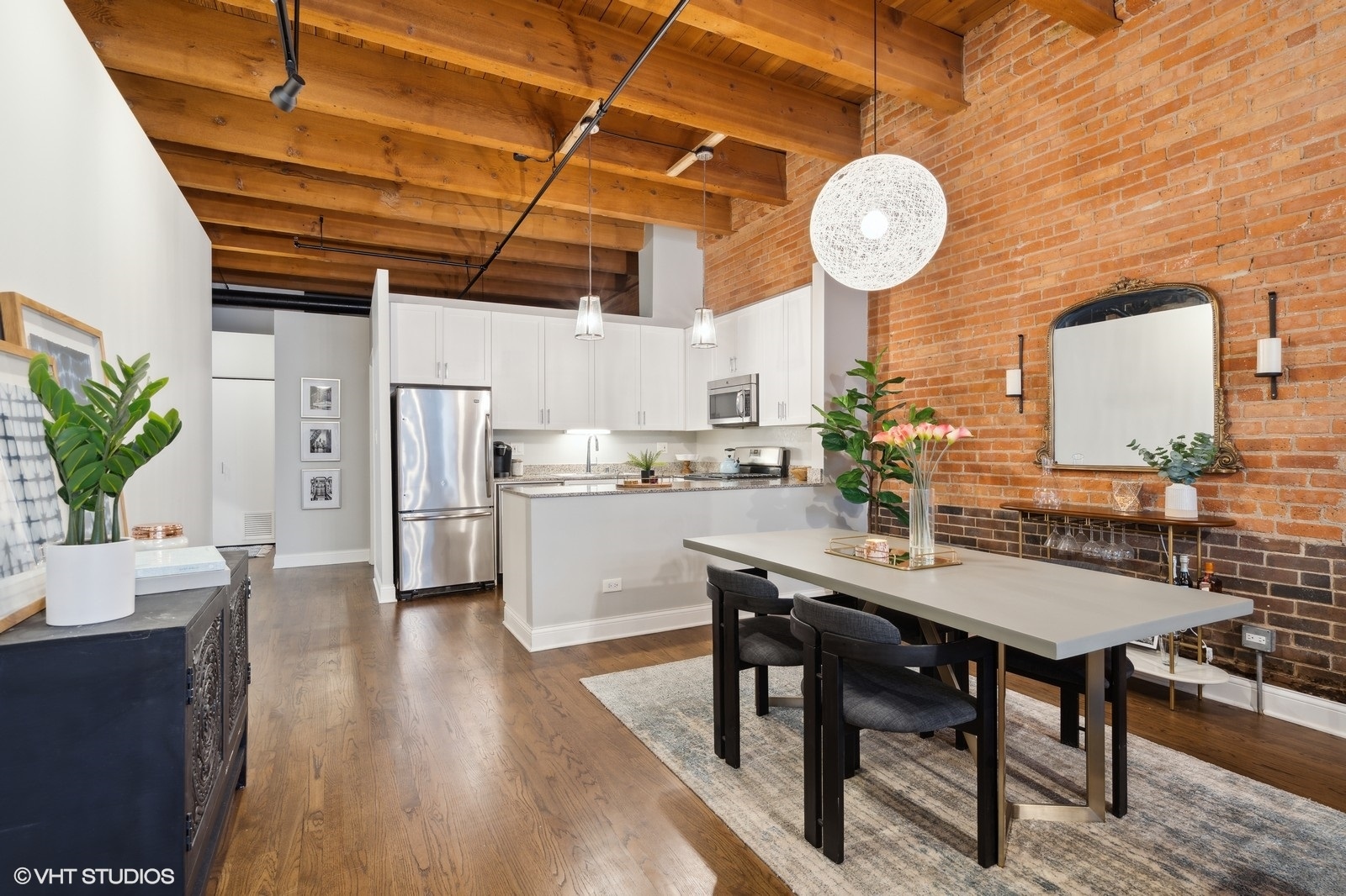 300 W GRAND Avenue Unit: 309