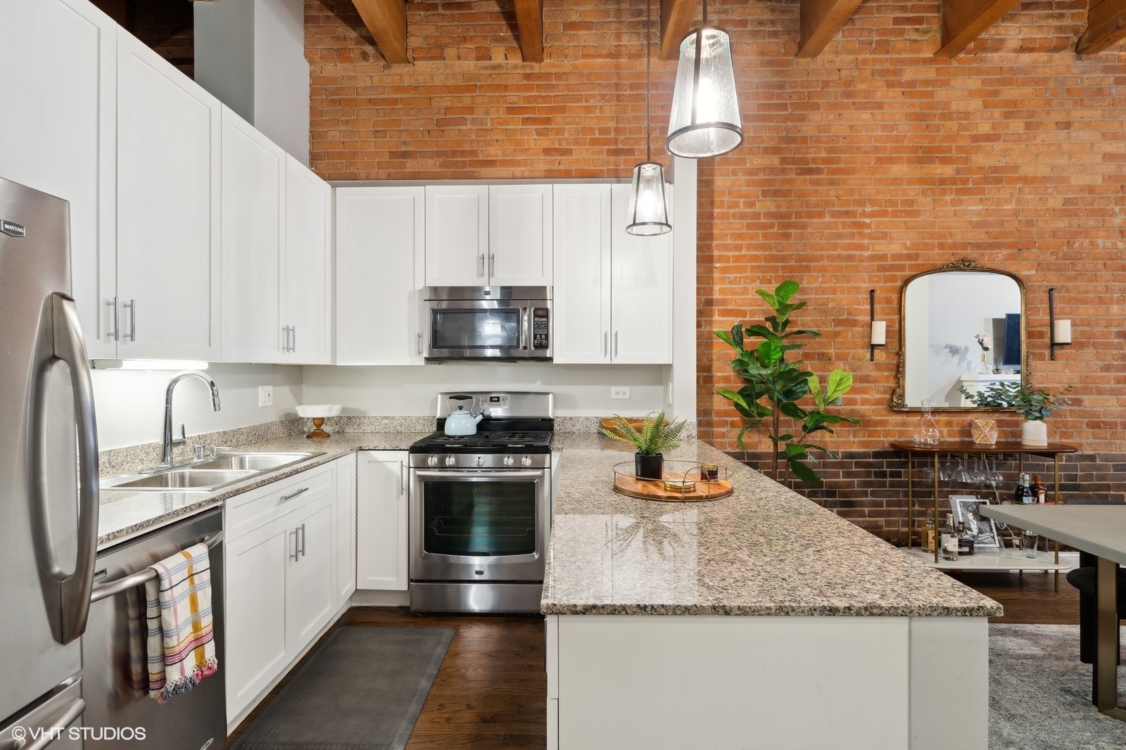 300 W GRAND Avenue Unit: 309