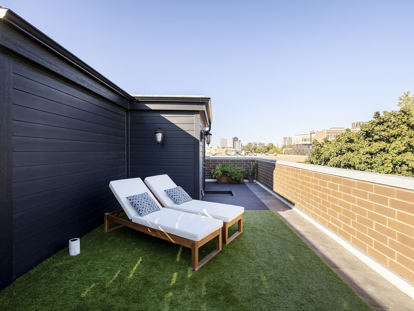 738 W Schubert Avenue Unit: 3
