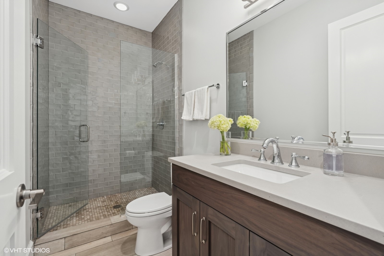 738 W Schubert Avenue Unit: 3
