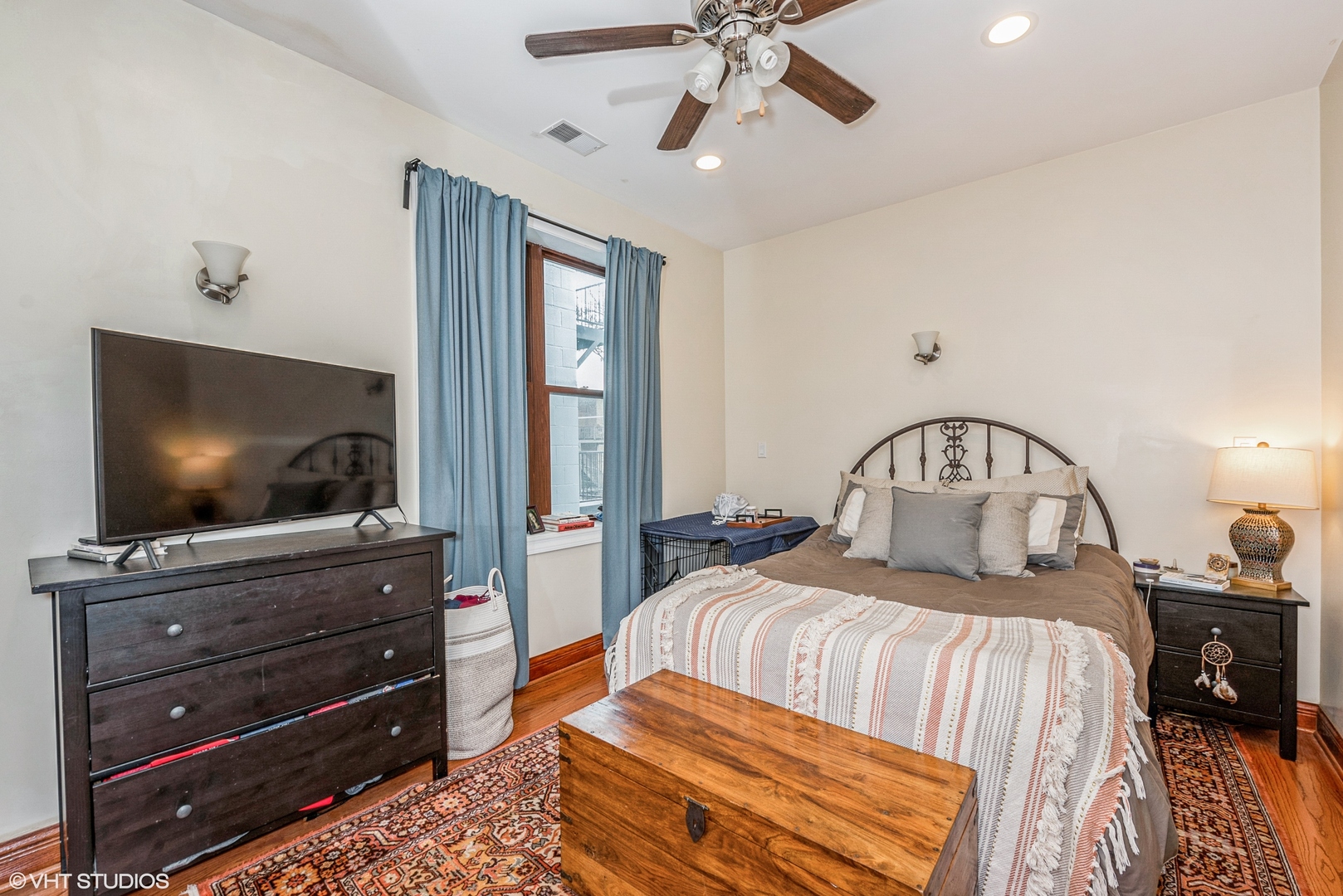 3037 W Lyndale Street Unit: 2
