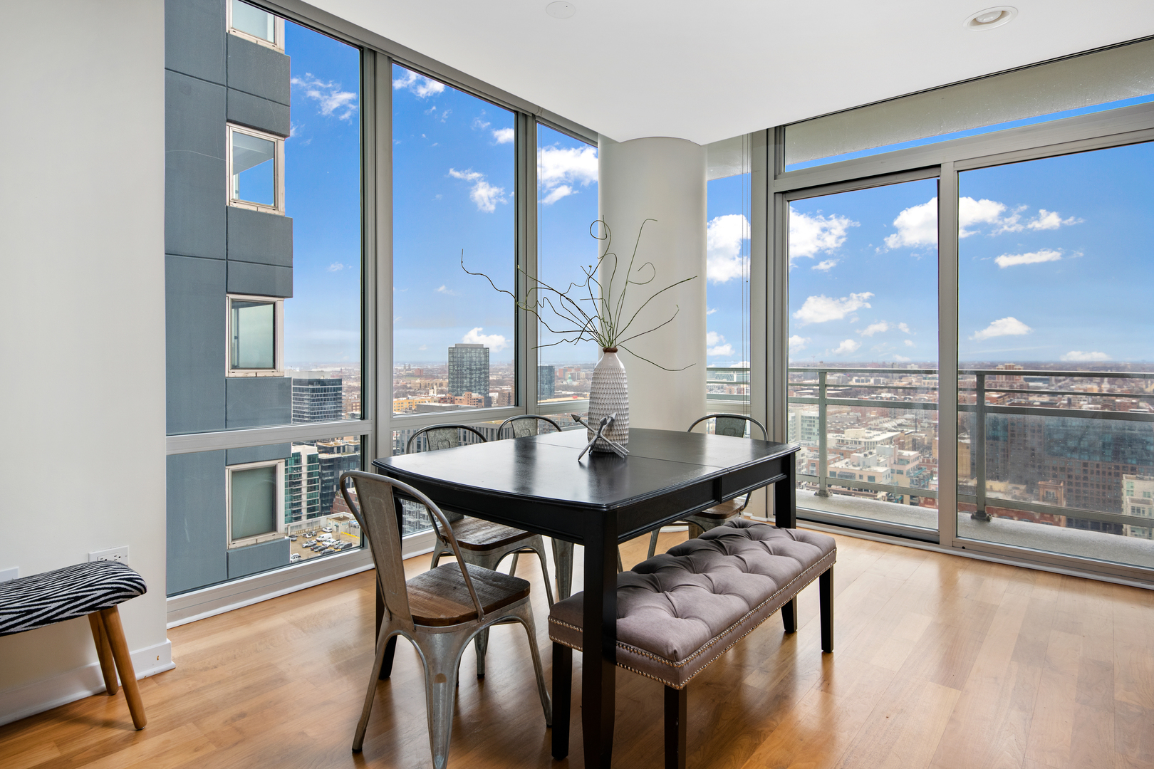 737 W Washington Boulevard Unit: 2510