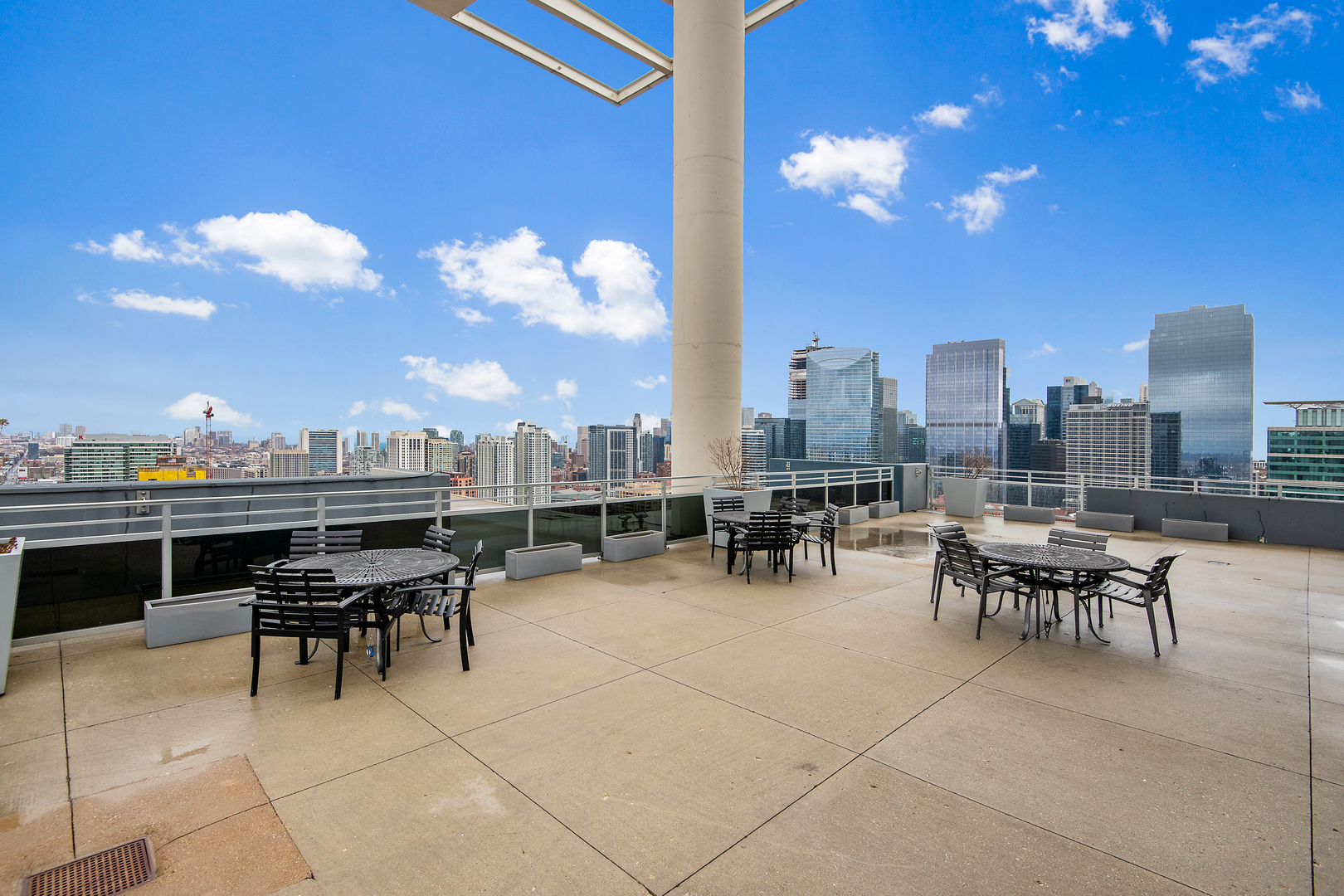 737 W Washington Boulevard Unit: 2510