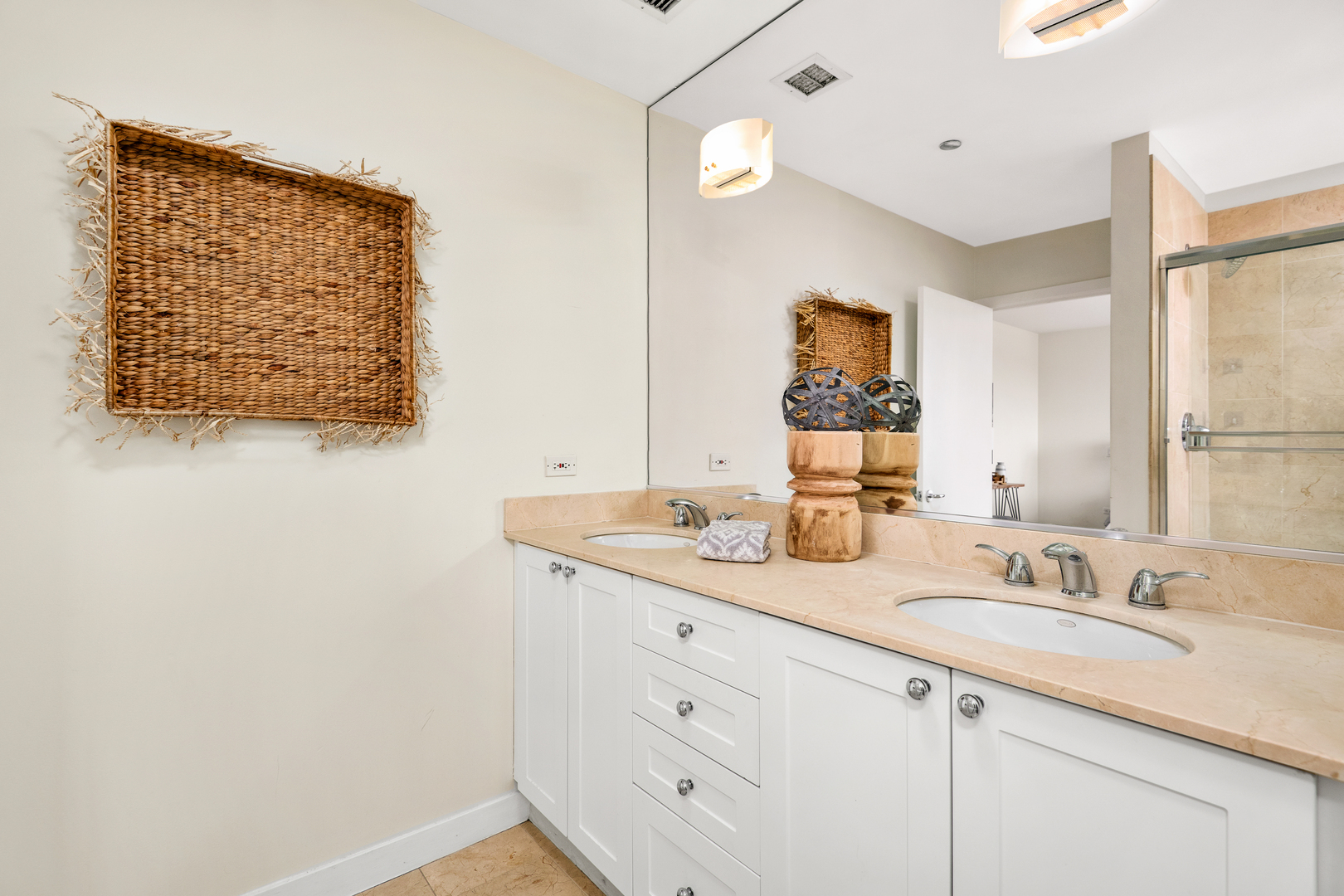 737 W Washington Boulevard Unit: 2510