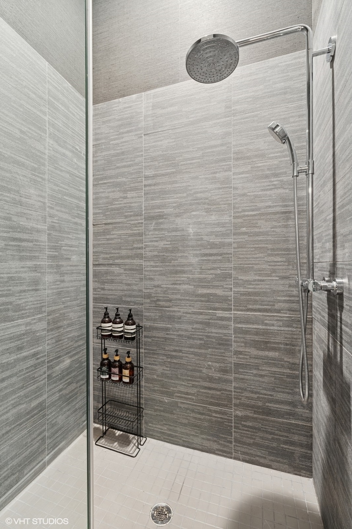 921 N Hoyne Avenue Unit: 1