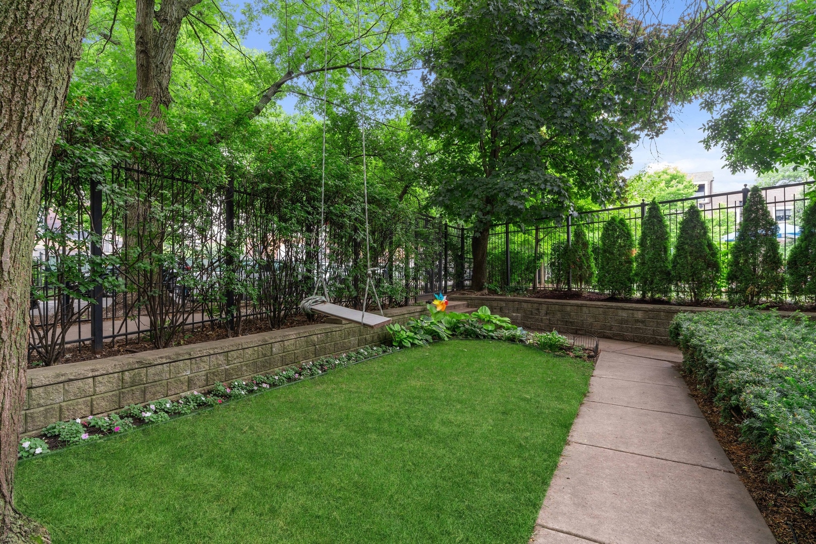 1212 W School Street
